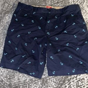 IZOD NAVY ANCHOR SHORTS SIZE 40
